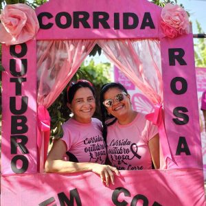 A organização e a idealização da corrida são de Edlaine e Cláudia, que há 9 anos se dedicam à realização do evento e à mobilização das mulheres de Euclides da Cunha em torno da causa.